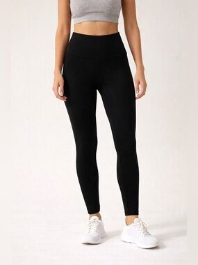 NWOT SPANXshape Everyday Leggings Black High Rise Medium Sculpting Stretch